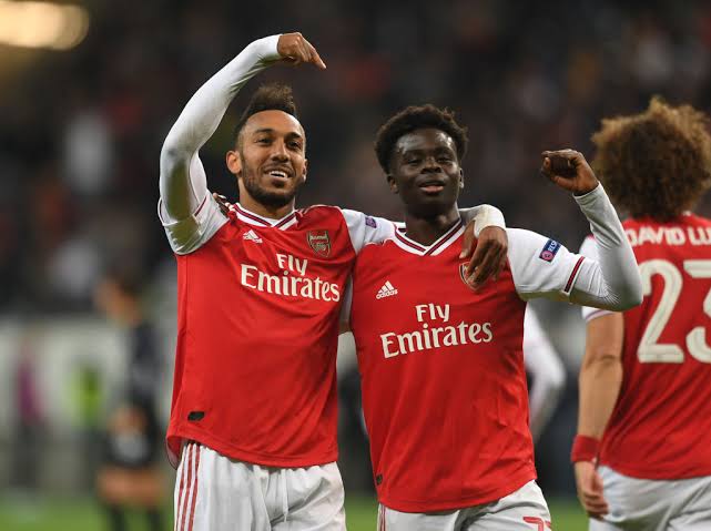 Bukayo Saka and the captain of Arsenal FC, Pierre-Emerick Aubameyang 