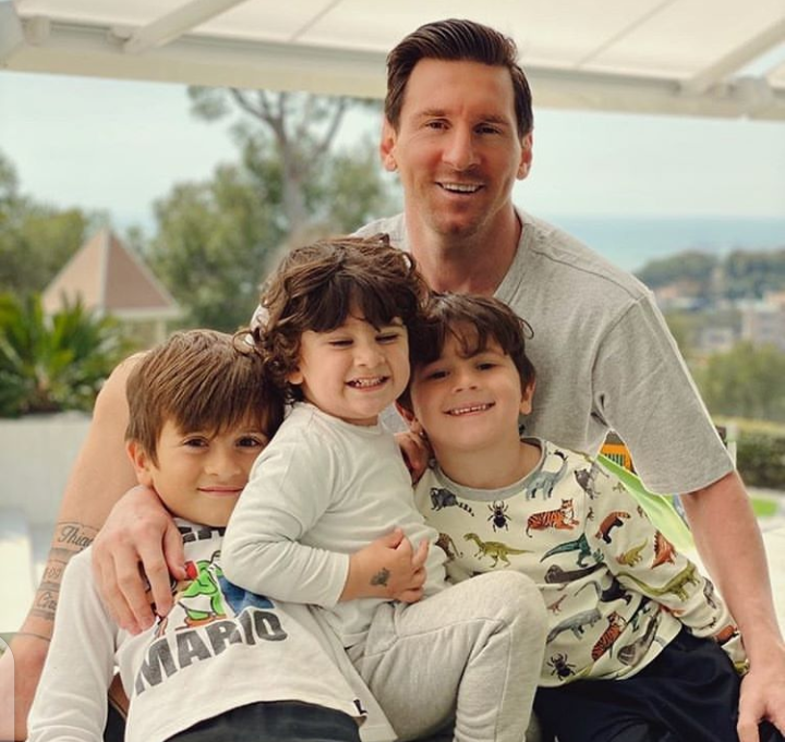 Antonela Roccuzzo's husband Messi and children 