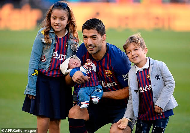 Luis Suárez and his children 