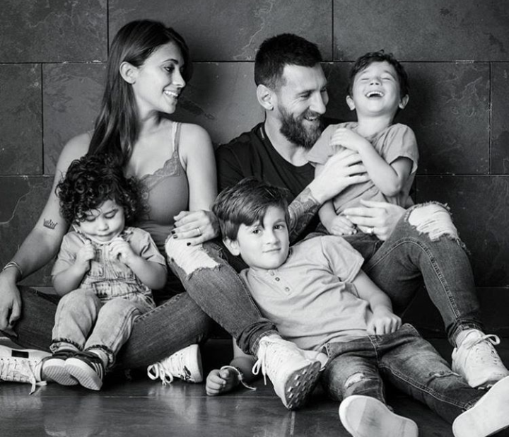 Lionel Messi with his family 