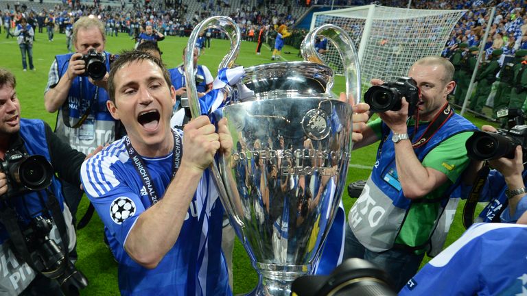 Chelsea legend Frank Lampard celebrating the victory 