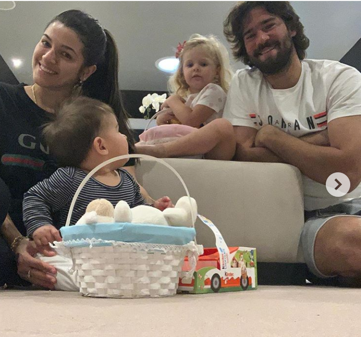 Alisson with his family 
