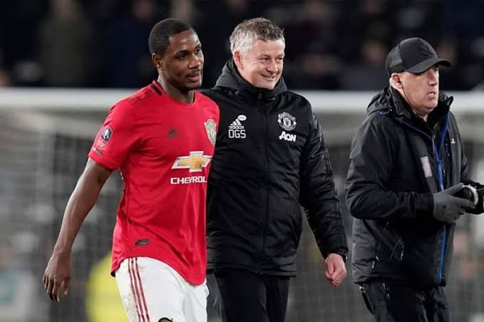 Odion Ighalo with the coach of Manchester United Ole Gunnar Solskjær 