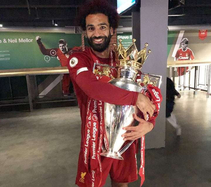Mohamed Salah embracing the Premier League trophy