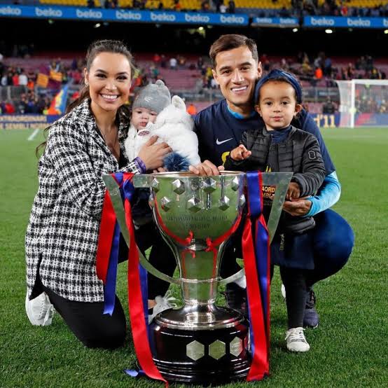 Philippe Coutinho, Aine and their children 