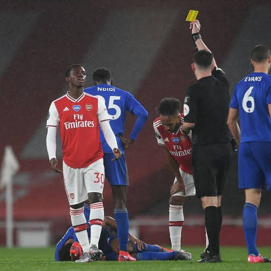Referee Chris Kavanagh showing Eddie Nketiah a yellow card before the VAR overturned it and he was awarded a red card.