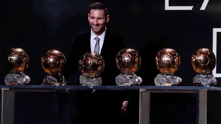 Cristiano displaying his five Ballon d'Or