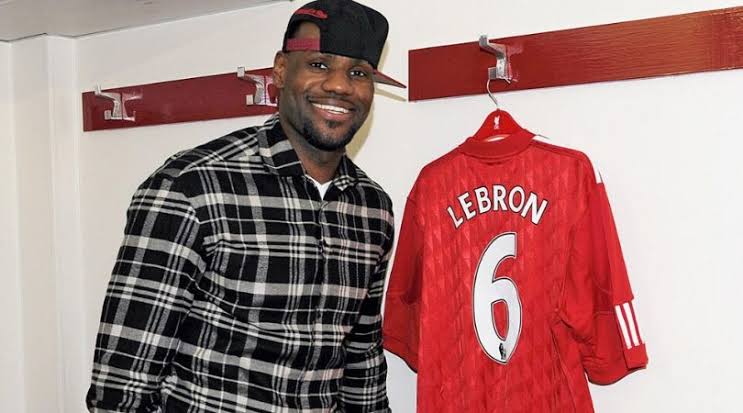 Lebron James with his customized Liverpool jersey 