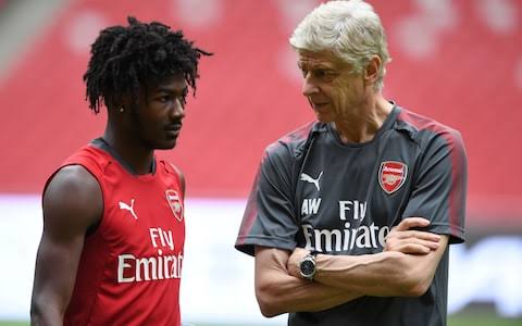 Ainsley Maitland-Niles with former Arsenal's manager Arsene Wenger 