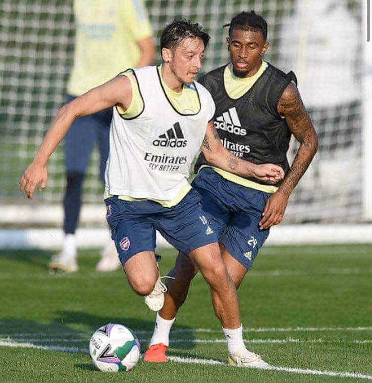 Mesut Ozil training ahead of Arsenal vs Leicester's game on Wednesday. 