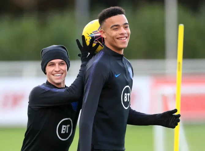 Phil Foden and Mason Greenwood in training.