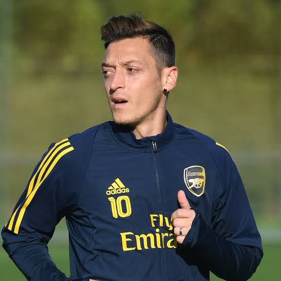 Mesut Ozil and Arsenal contract saga