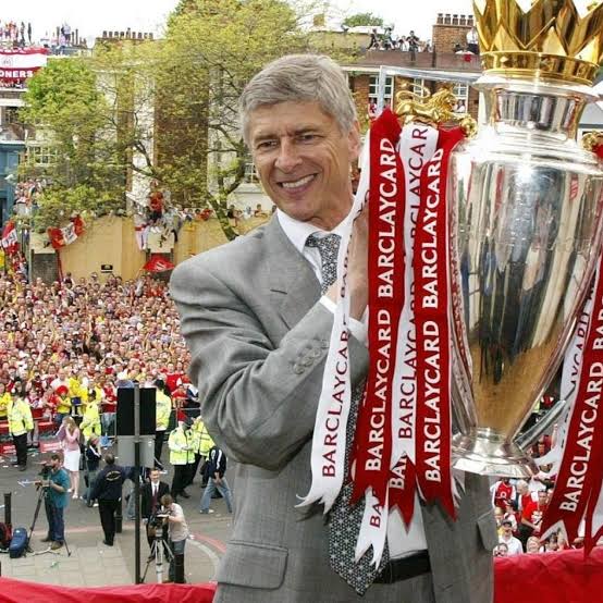 Arsene Wenger lifting the Premier League title at the end of the 2003-2004 season. 