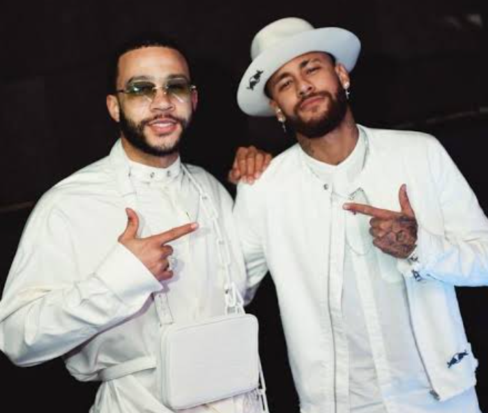 Memphis Depay and Neymar at Neymar's all-white birthday party in February 2020.