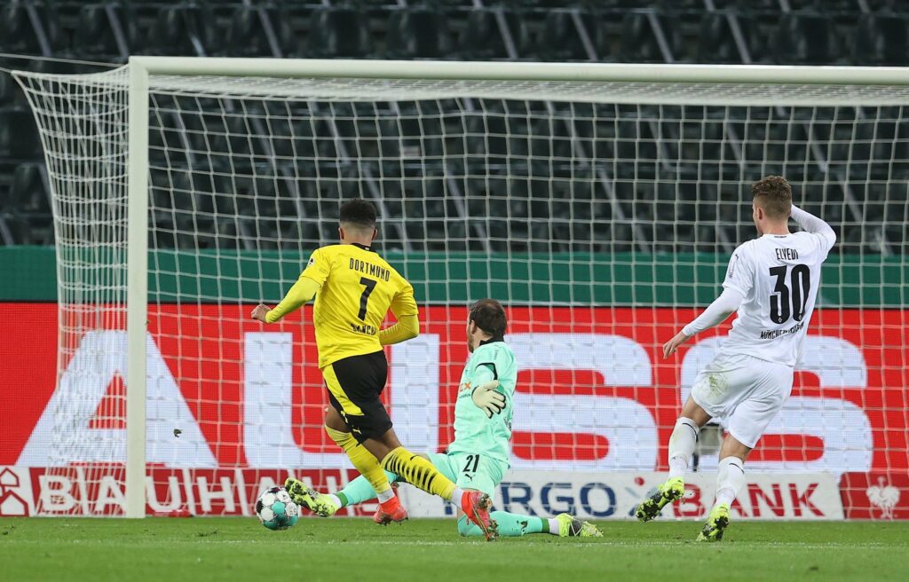 Jordan Sancho in action for Dortmund.