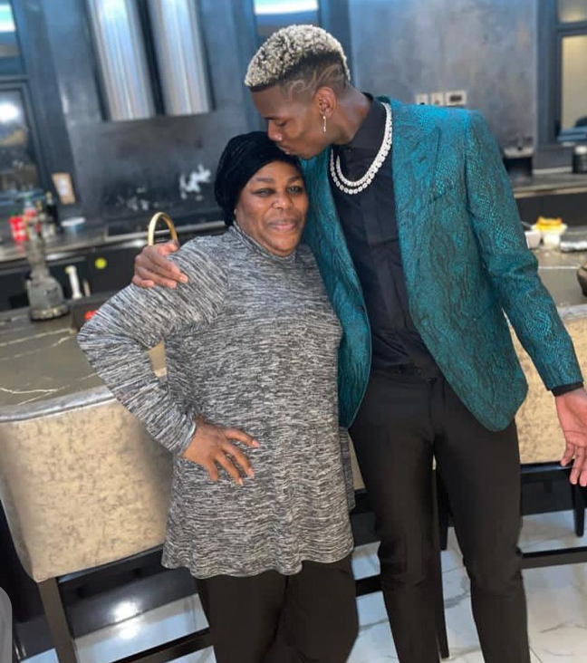 Paul Pogba celebrates his mother Yeo and wife Maria Zulay