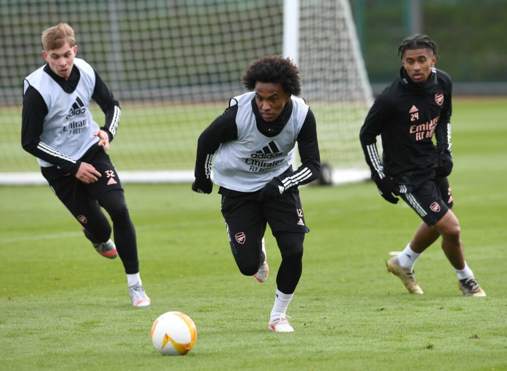 Willian in training with his Arsenal's teammates. 
