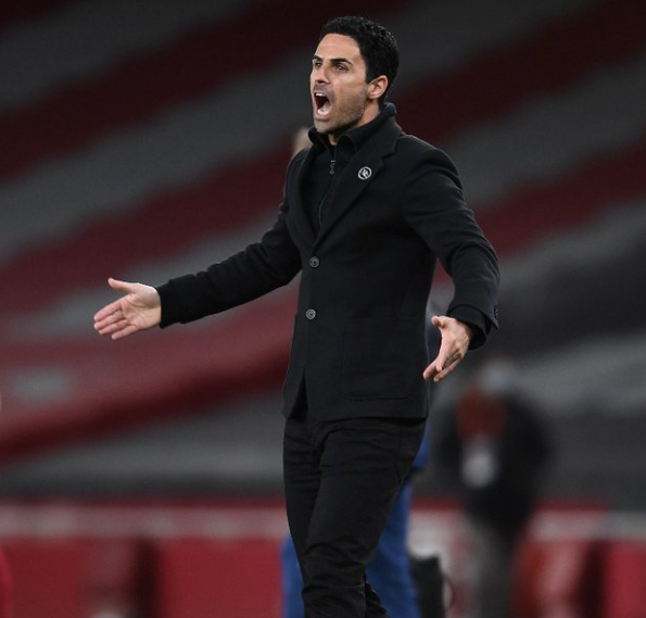 Mikel Arteta on the sidelines in the match against Everton on Friday.