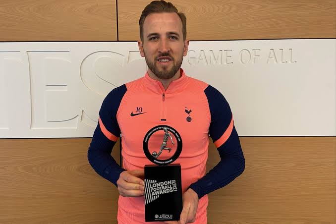 Harry Kane with his 2021 Premier League player of the year award. 