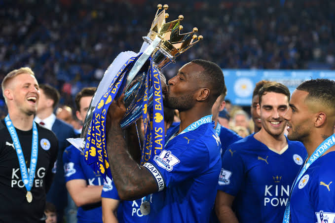 Wes Morgan lifting the Premier League title during the 2015-2016 season. 