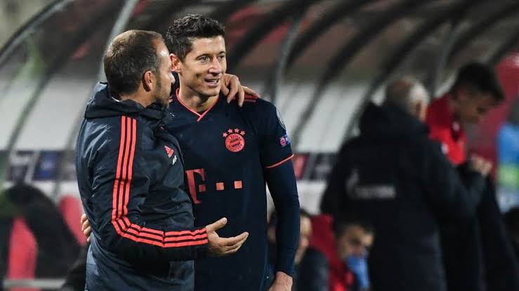Robert Lewandowski and the outgoing coach of Bayern Munich, Hansi Flick.