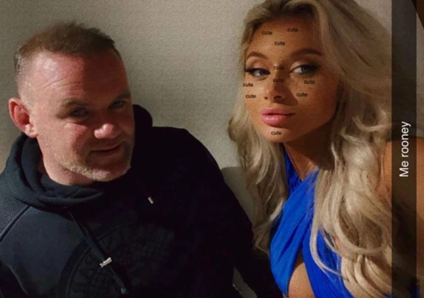 Wayne Rooney and Tayler Ryan, a Snapchat model posed for a selfie.