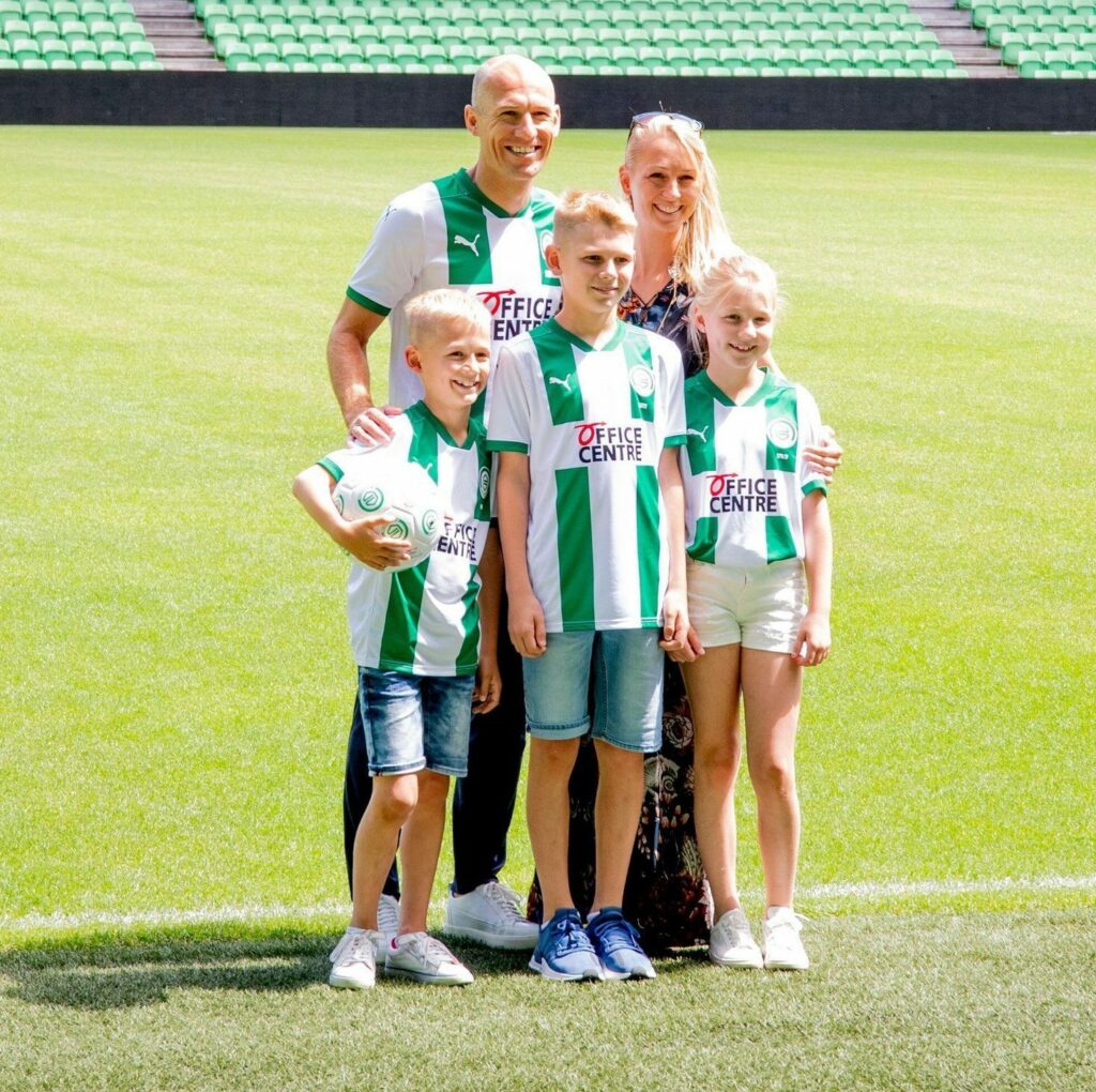 Arjen Robben, his wife Bernadien Eillert, and their children. 