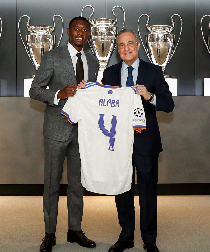 David Alaba and Real Madrid president Florentino Pérez during his unveiling.