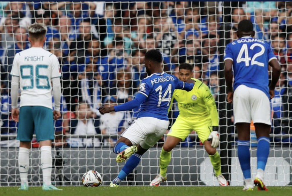 Kelechi Iheanacho scored from the spot to give Leicester City the victory over Manchester City.