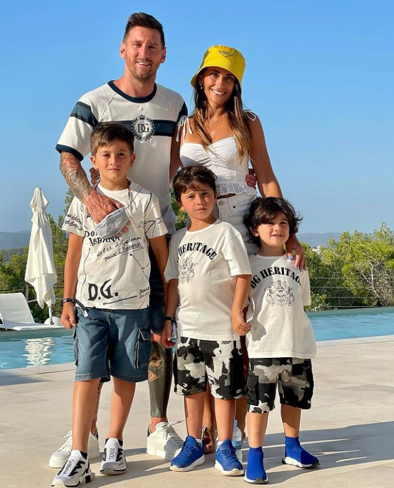 Lionel Messi's wife Antonela Roccuzzo flaunts how the footballer relax after a stressful day