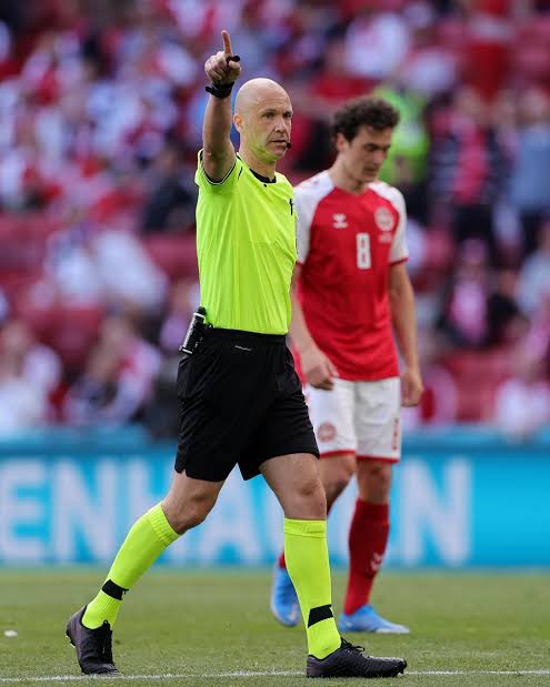 Referee Anthony Taylor managing things after Christian Eriksen suffered a cardiac arrest.