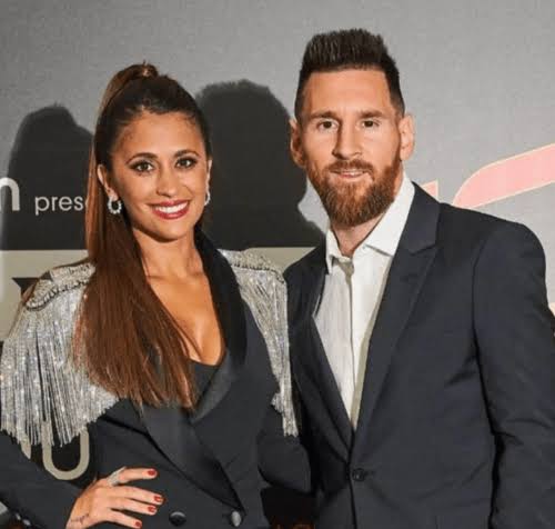 Lionel Messi and his wife, Antonela Roccuzzo go on a date at Eiffel ...
