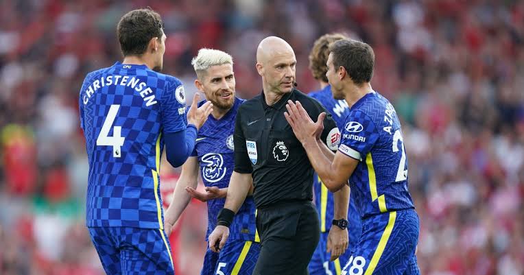 Chelsea players tried to convince referee Anthony Taylor that James' handball was not intentional. 