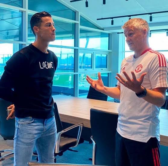 Cristiano Ronaldo in a meeting with Ole Gunnar Solskjaer.