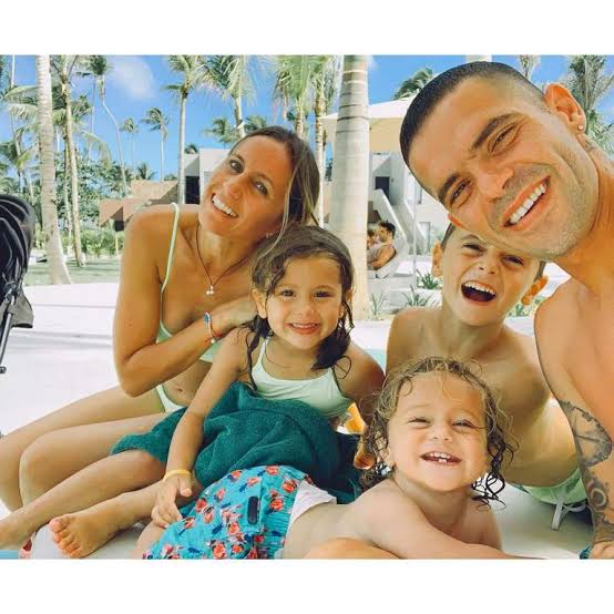Fernando Gago, his estranged wife Gisela Dulko, and their three children. 