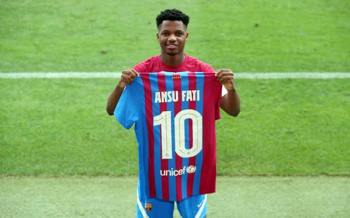 Ansu Fati displaying his new jersey number. 