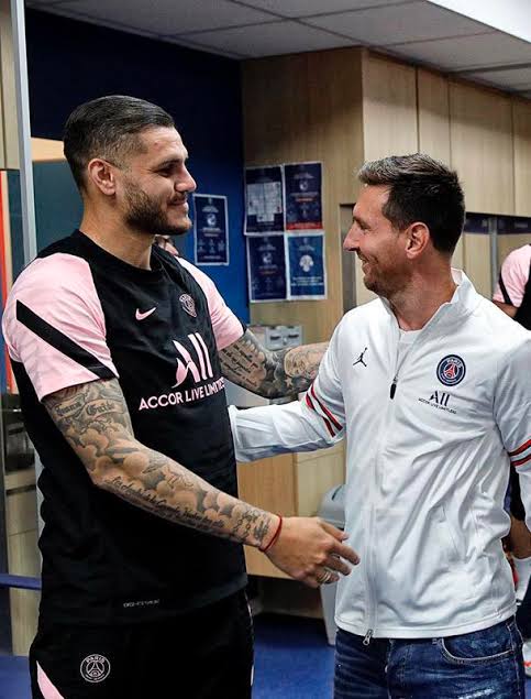 Lionel Messi and Mauro Icardi during their first meeting at PSG in August. 
