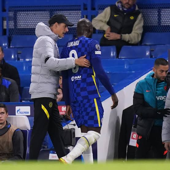 Coach Thomas Tuchel helped Romelu Lukaku to the bench after he sustained an ankle injury during a Champions League game against Malmo.