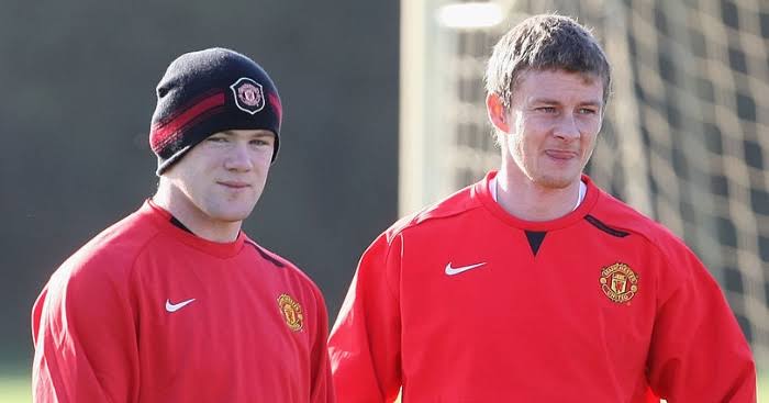 Wayne Rooney and Ole Gunnar Solskjaer played together at Manchester United between 2004 and 2007. 