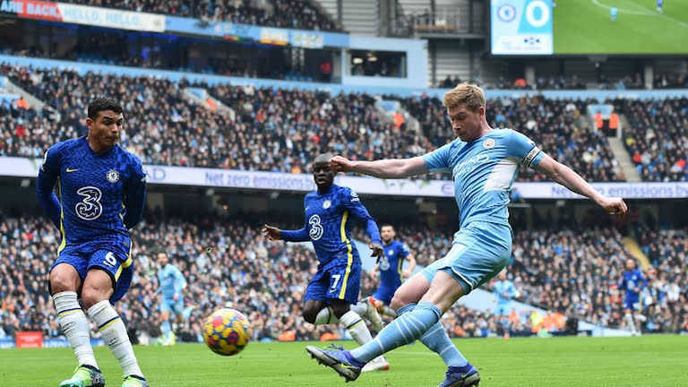 Kevin De Bruyne help Manchester City to beat Chelsea... City are now 13 points clear