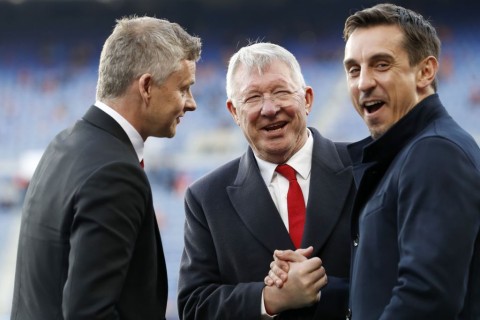 Gary Neville points fingers at Manchester United's players ... Claims to know who is leaking information within the team