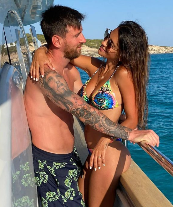 Lionel Messi celebrates  Antonela Roccuzzo's 34th birthday with romantic pictures