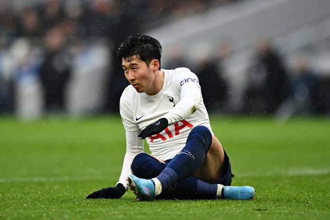Tottenham Hotspur 's chances of finishing in the top four have been ruined by Wolves' loss