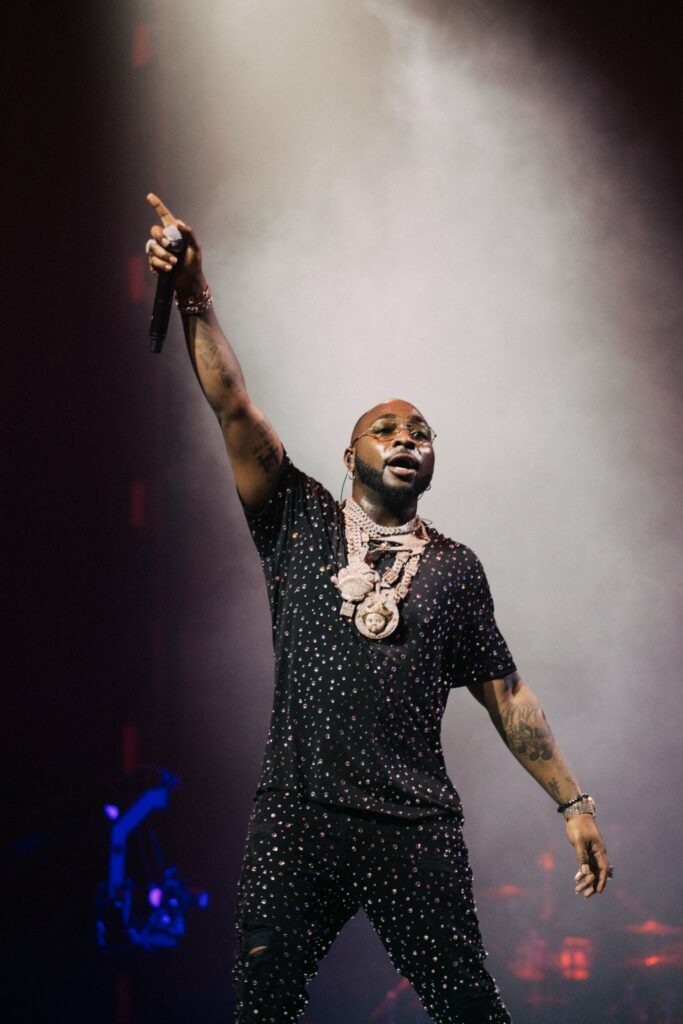 Borussia Dortmund tweeted about Davido's E choke slang... Here are the mixed reactions it generated