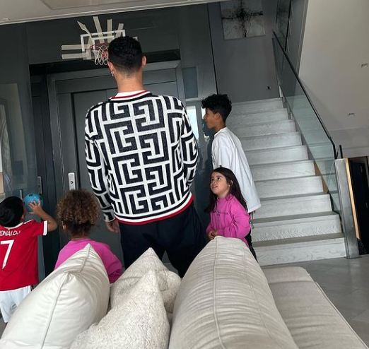 Cristiano Ronaldo wins the best father in the world award from his lover Georgina Rodriguez