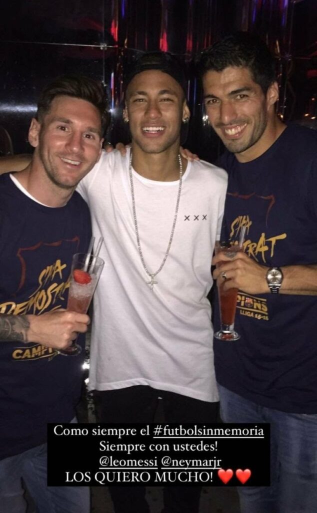 Luis Suarez stands with Lionel Messi and Neymar against PSG fans... MSN for life