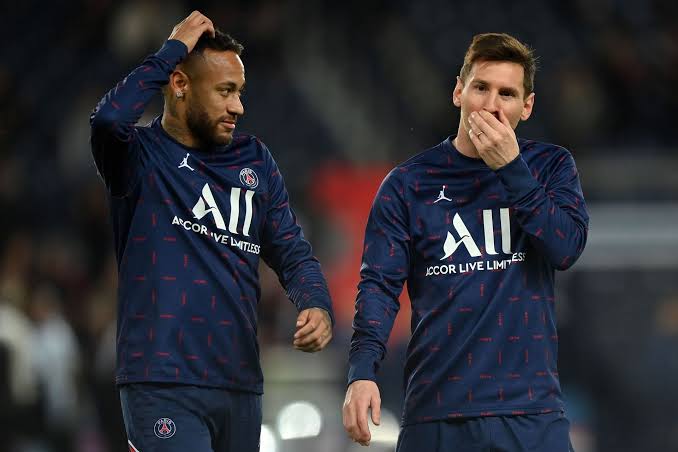 Why did PSG's fans boo Lionel Messi that almost made Antonela Roccuzzo cry