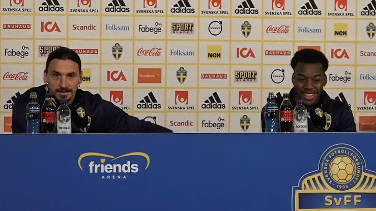 Anthony Elanga and Zlatan Ibrahimovic during a press conference. 