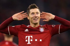 Bayern director: Lewandowski's situation is fixable