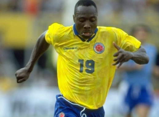 Late Freddy Rincon in action for Colombia national team. 